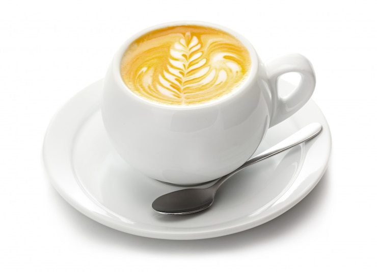 Kopje koffie met room geïsoleerd op wit