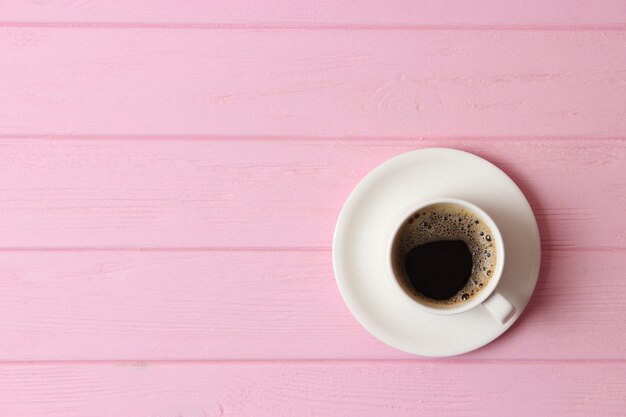 Kopje koffie met schuim close-up met plaats voor tekst. Hoge kwaliteit foto