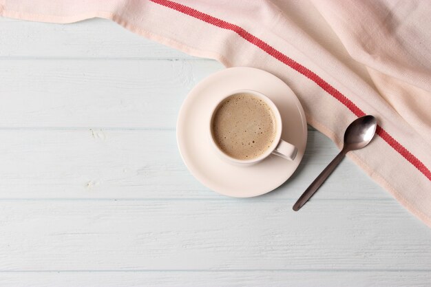 Kopje koffie met schuim close-up met plaats voor tekst