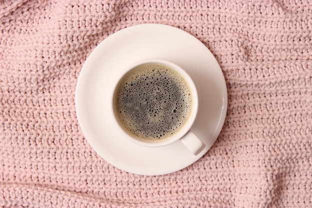 Kopje koffie met schuim close-up met plaats voor tekst