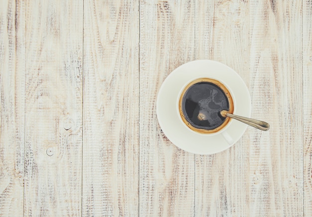 Kopje koffie op de tafel voor het ontbijt