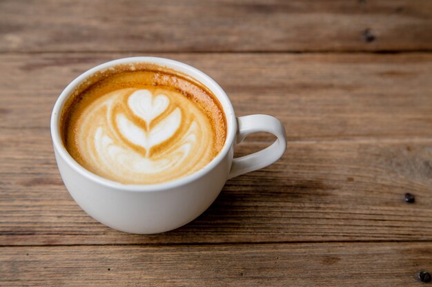 kopje koffie op houten tafel blackground