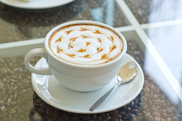 kopje koffie op tafel