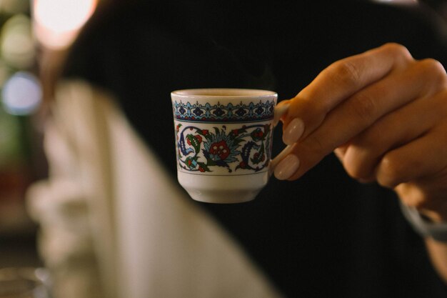 Kopje Turkse koffie op tafel