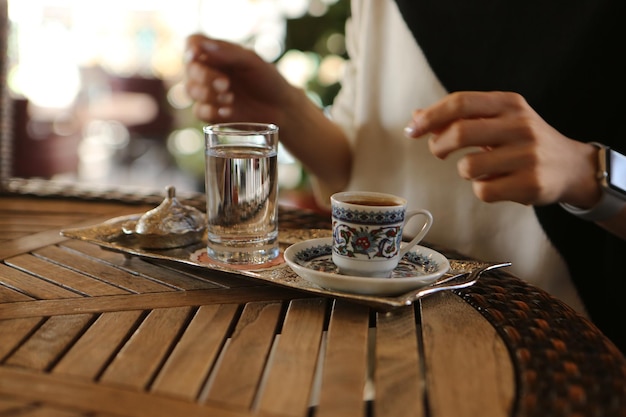 Kopje turkse koffie op tafel