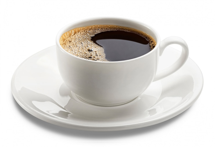 Kopje warme koffie geïsoleerd op wit