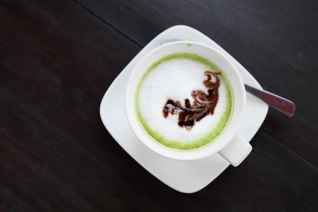 Kopje warme matcha groene thee latte