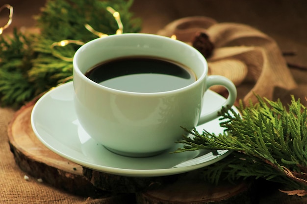 Kopje zwarte koffie kerst winter decoratie