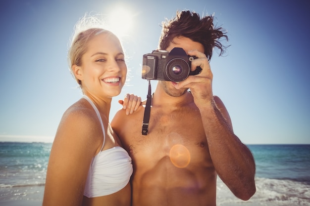 Koppel klikkende foto's van camera aan