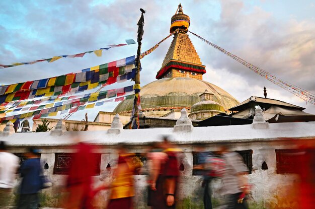 Photo kora around boudhanath stupa