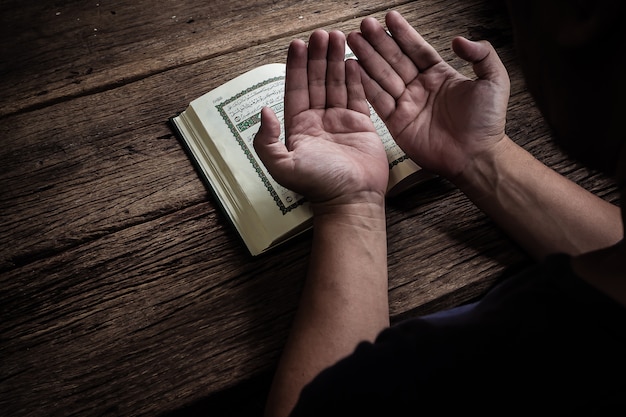 Foto corano libro sacro dei musulmani