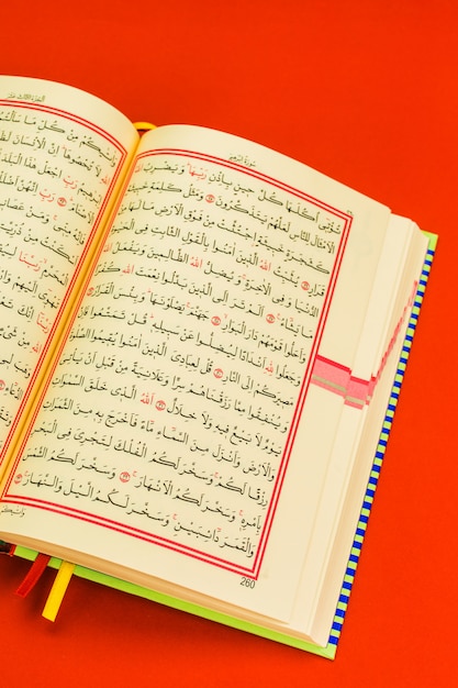 Foto koran - hulstboek van de islam