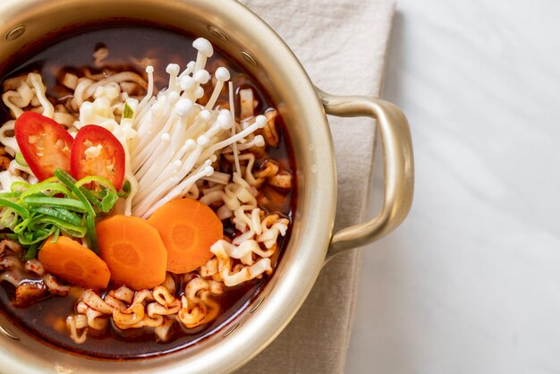 korean instant noodles in golden pot 