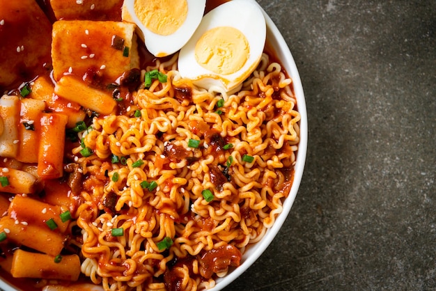 Korean instant noodles with Korean rice cake and fish cake and boiled egg