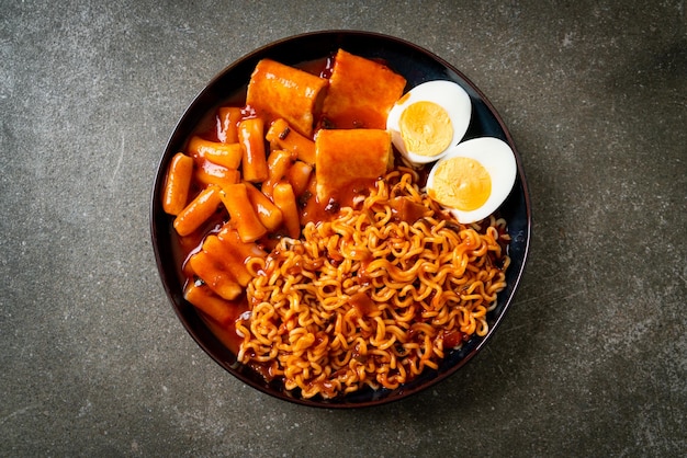 Korean instant noodles with Korean rice cake and fish cake and boiled egg