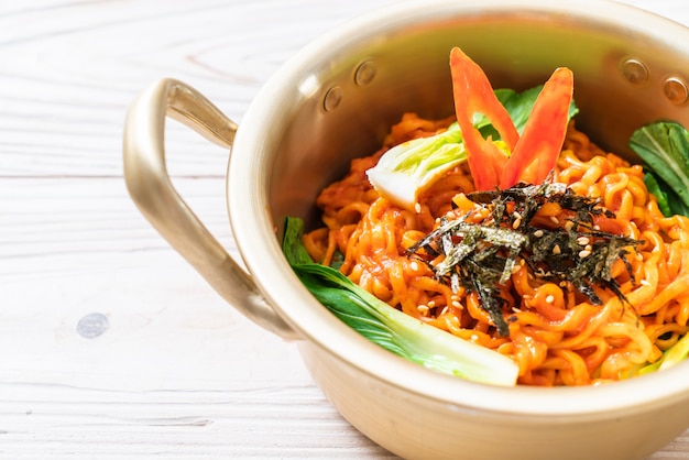 korean instant noodles with vegetable and kimchi