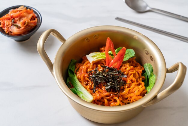 korean instant noodles with vegetable and kimchi