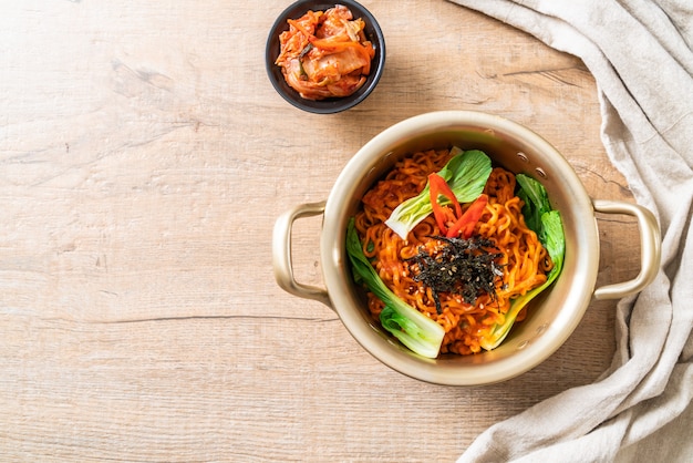 野菜とキムチの韓国ラーメン