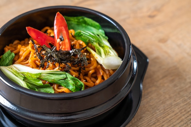 korean instant noodles with vegetable and kimchi