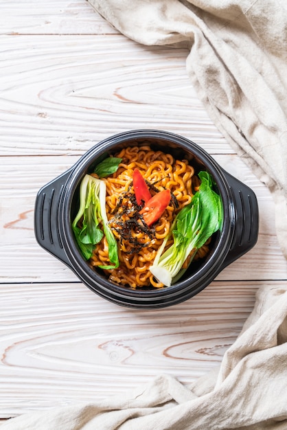 korean instant noodles with vegetable and kimchi