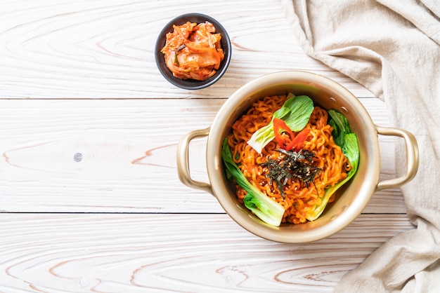 korean instant noodles with vegetable and kimchi