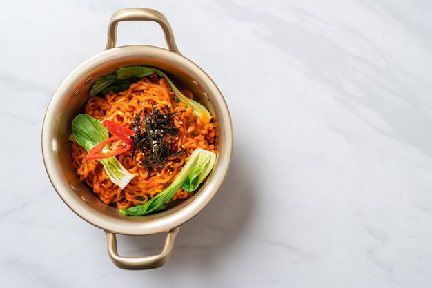 korean instant noodles with vegetable and kimchi