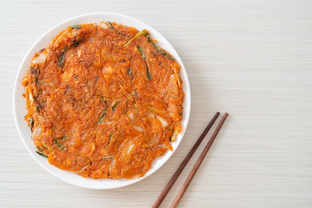 韓国のキムチチヂミまたはキムチジョン炒め卵キムチと小麦粉の韓国料理スタイル