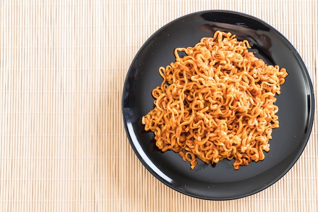 korean spicy instant noodles 