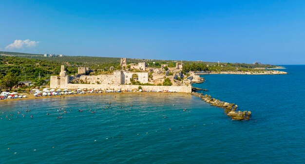 Photo korikos castle roman and byzantine period work aerial birds eye view erdemli mersin turkey