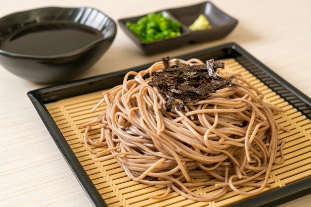 koude boekweit soba noedels of zaru ramen