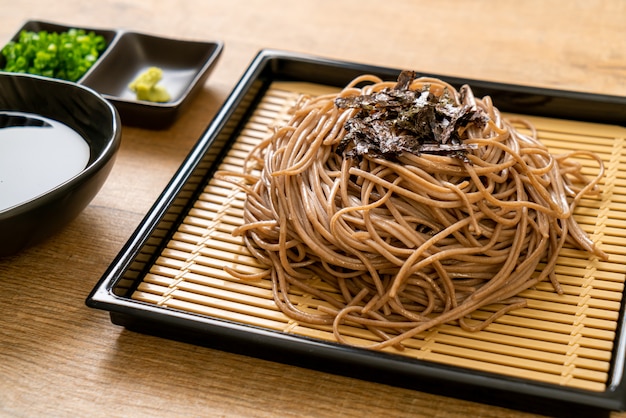 koude boekweit soba noedels of zaru ramen