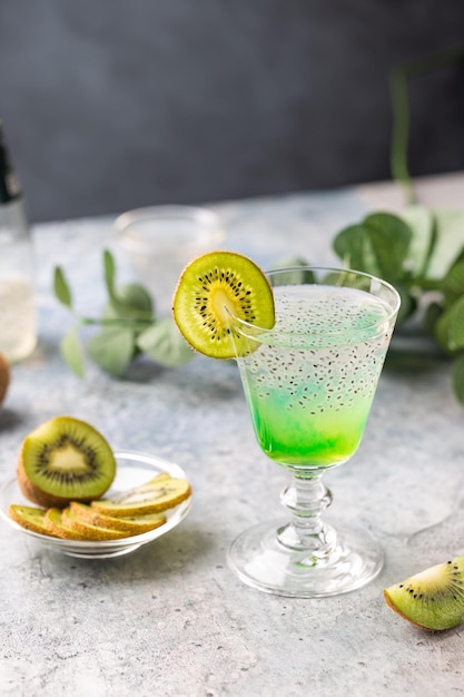 Foto koude cocktail-kiwi-drank