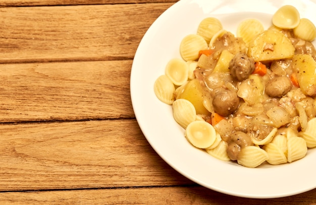 koude pasta salade champignonsoep, aardappelbacon