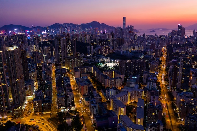 Kowloon City, Hong Kong 12 september 2019: Bovenaanzicht van Hong Kong City 's nachts