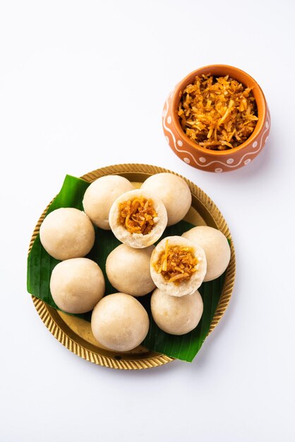 kozhukatta or kolukattai pidi is Steamed dumplings made with rice flour filling coconut jaggery