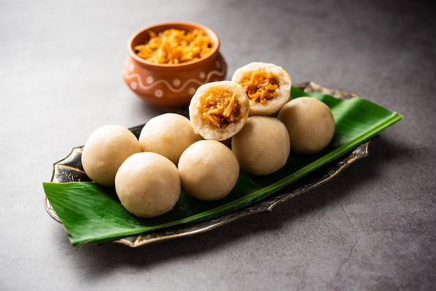 Kozhukatta or kolukattai pidi is Steamed dumplings made with rice flour filling coconut jaggery