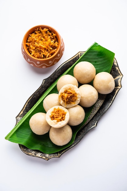 Kozhukatta or kolukattai pidi is Steamed dumplings made with rice flour filling coconut jaggery