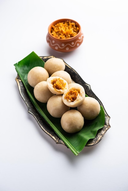 Kozhukatta or kolukattai pidi is Steamed dumplings made with rice flour filling coconut jaggery