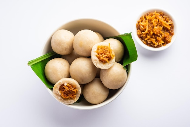 Kozhukatta or kolukattai pidi is Steamed dumplings made with rice flour filling coconut jaggery