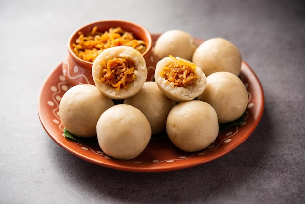 Kozhukatta or kolukattai pidi is Steamed dumplings made with rice flour filling coconut jaggery