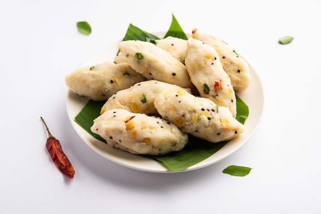 Kozhukatta Pidi is een gestoomd tussendoortje van kerala rijstmeel met vingerafdrukken