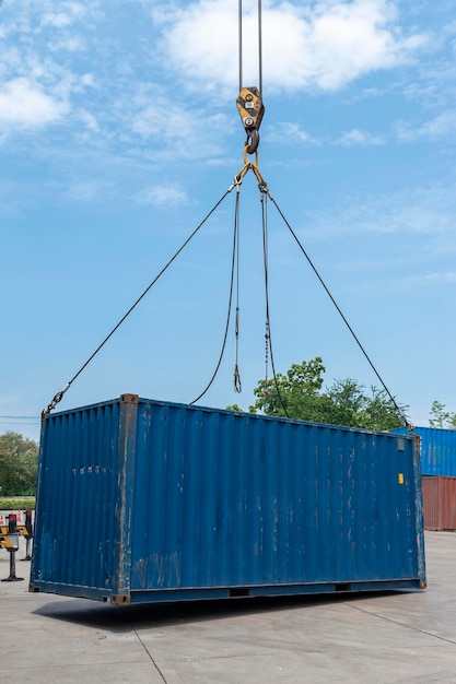 Kraan die containerlading opheft;