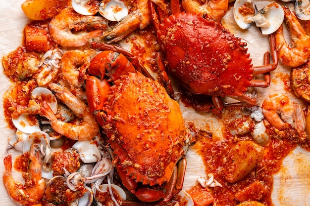 Krabsaus padang indonesische kepiting saus padangschotel van krab geserveerd in hete en pittige padang sau