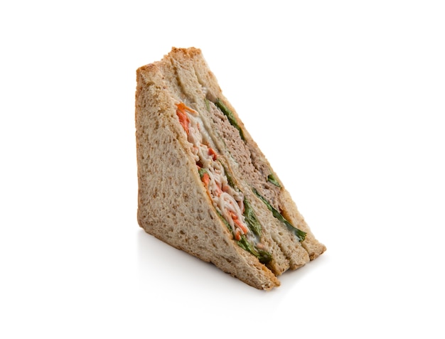 krabstokken sandwich op witte achtergrond