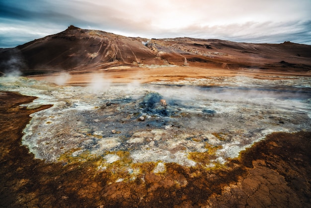 Krafla geothermie van Hverir, Namafjall in IJsland