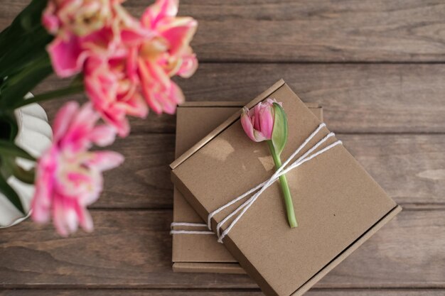 Kraft gift boxes decorated with flowers gift wrapping idea