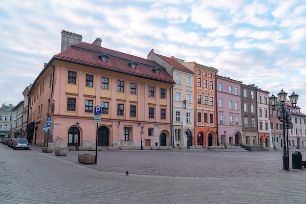 Krakau Polen 13 maart 2022 Oude historische huizen in Krakau in de ochtend