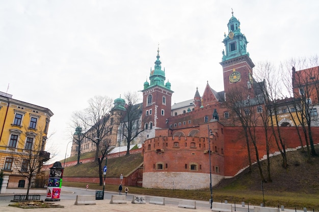 Krakau polen 13 maart 2022 wawel-kathedraal op wawel-heuvel in krakau