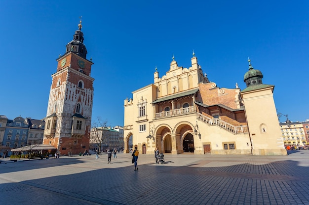 Krakau Polen 14 maart 2022 Stadhuistoren op het hoofdplein in Krakau