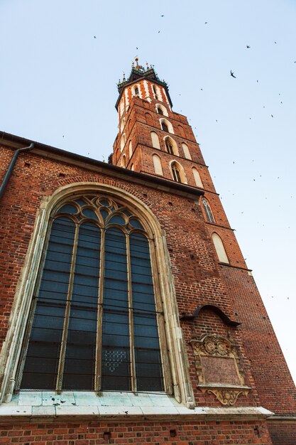 Cracovia, polonia - 27 luglio 2013: bella architettura della vecchia cracovia. piazza della città di cracovia